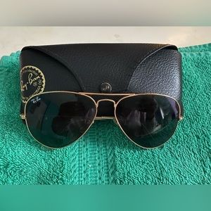 Authentic aviator ray ban sunglasses!